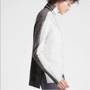 Athleta Transit Wool Blend Colorblock Turtleneck Sweater Sz M High Low Hem Slits